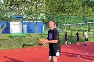 王治郅入选2026年国际篮联名人堂